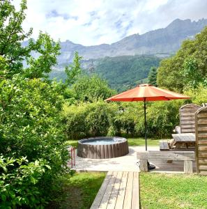 Appartement avec jacuzzi dans chalet privé, grande terrasse, parking gratuit