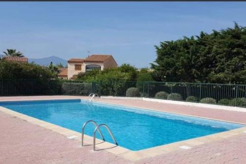 Appartement avec jardin en résidence avec piscine