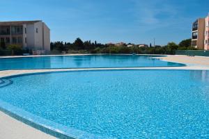 APPARTEMENT avec JARDIN, PISCINE, PLAGE, TENNIS