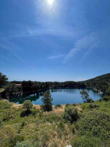 Appartement avec magnifique vue Piscine Lac et Mer Ref  RDL 113