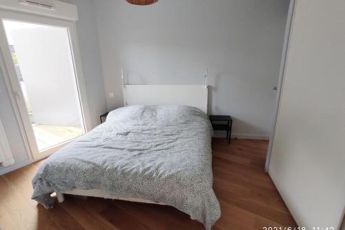 Appartement avec parking et jardin privé.