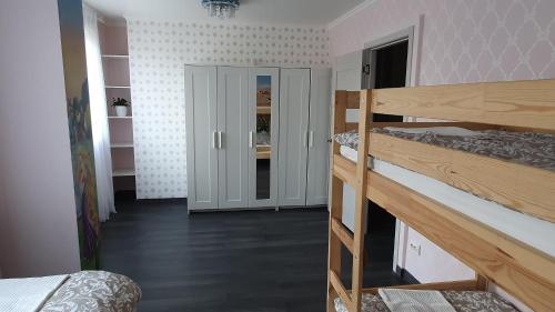 Appartement avec parking gratuit proche de Village de Marque