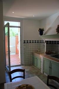 Appartement Avec Patio Et Garage Centre Ville Et Plage