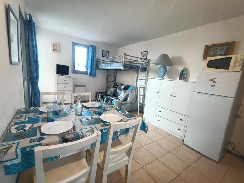 Appartement avec piscine commune proche Plage 5TMED164
