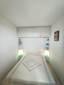 Appartement avec piscine commune proche Plage 5TMED164