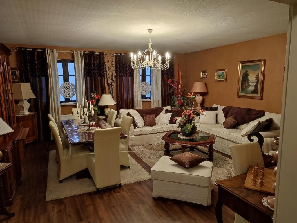 Appartement avec piscine dans maison familliale 4 Rue de Bischheim, 67800 Hoenheim