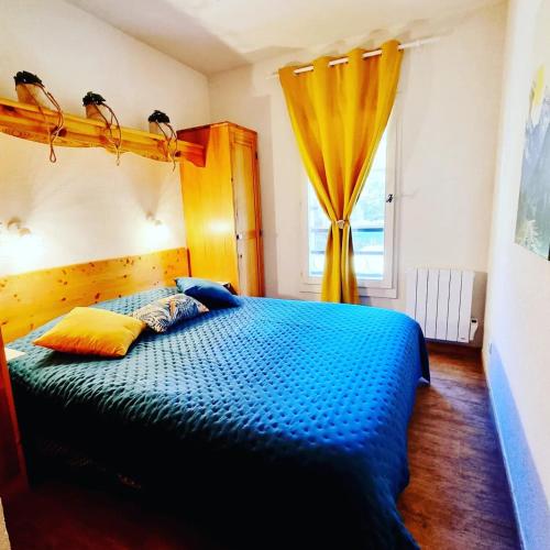 Appartement avec piscine & jardin pied de la télécabine