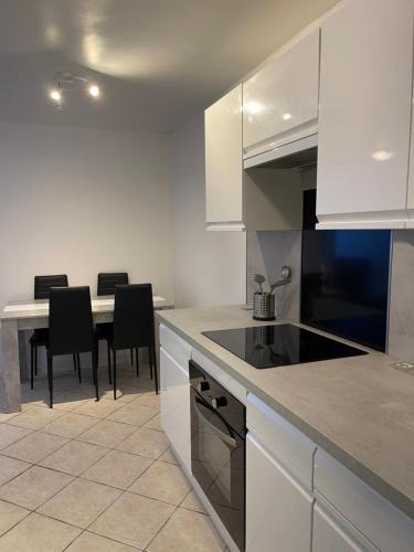 Appartement avec piscine proche bord de mer