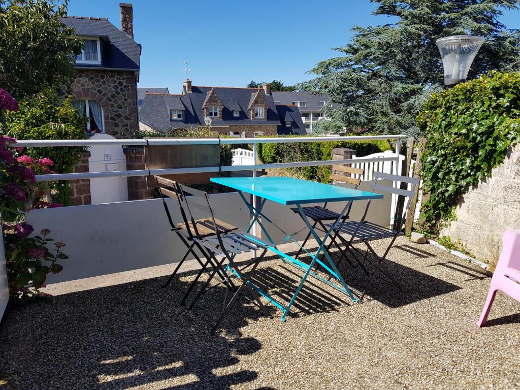 Appartement Appartement avec terrasse à 180m de la plage à PERROS-GUIREC Réf - 899 120 rue de St Guirec 22700 Perros-Guirec