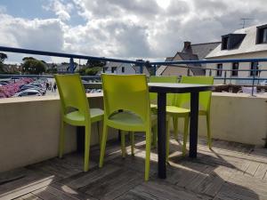 Appartement avec terrasse à 70m de la plage à PERROS-GUIREC Réf - 893