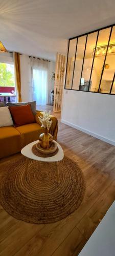 Appartement avec terrasse, parking et proche tramway
