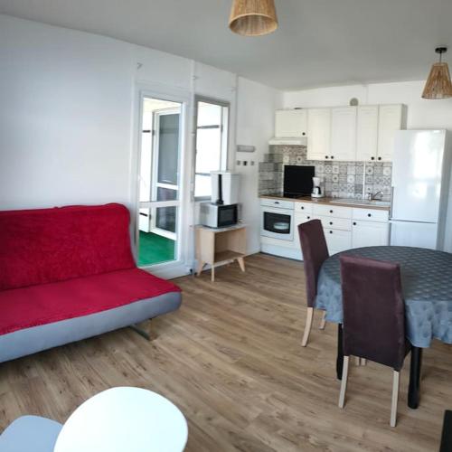 APPARTEMENT AVEC TERRASSE SUR LE PORT