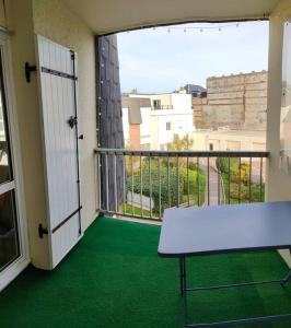 APPARTEMENT AVEC TERRASSE SUR LE PORT