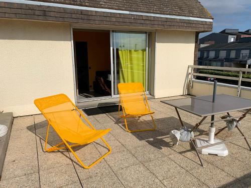 Appartement avec terrasse vue mer 50 mètres de la plage