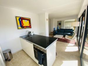 Appartement avec une chambre et une belle terrasse