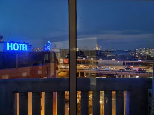 APPARTEMENT AVEC VUE SUR LA TOUR EIIFEL