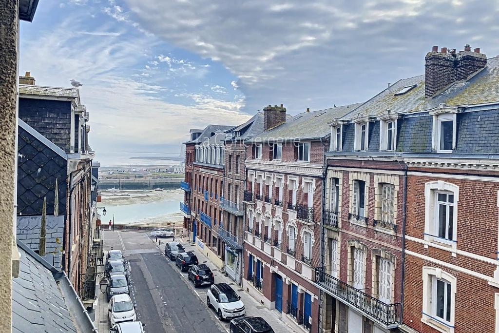 Appartement avec vue sur le port et proche de la mer 18 rue de la commune de Paris bâtiment A, 3eme étage, porte A6, 76470 Le Tréport