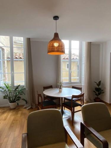 Appartement Avignon intra-muros avec cour -garage