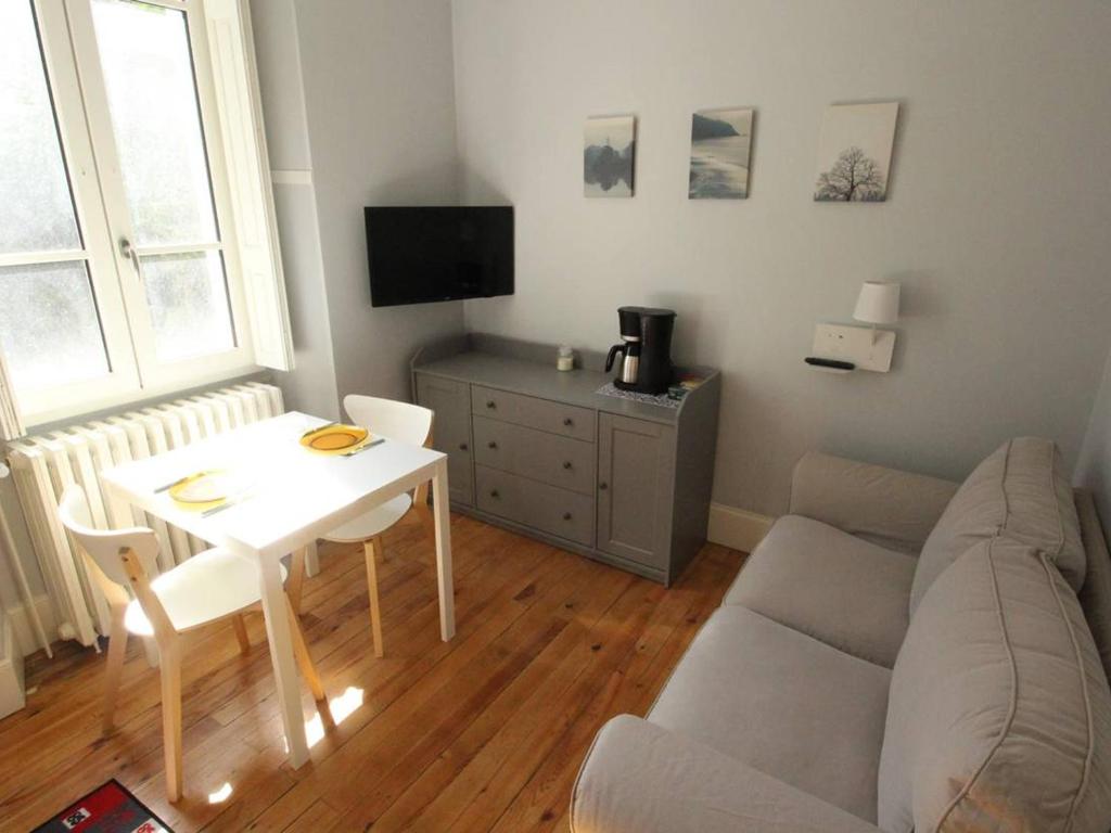 Appartement Appartement Bagnères-de-Luchon, 2 pièces, 2 personnes - FR-1-313-202 14 boulevard Estradère 31110 Luchon