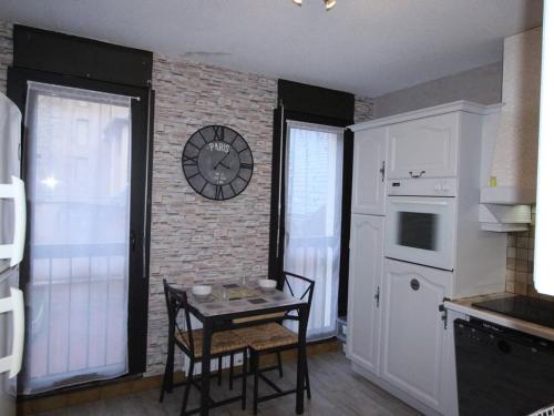 Appartement Bagnères-de-Luchon, 2 pièces, 2 personnes - FR-1-313-218