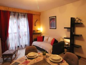 Appartement Bagnères-de-Luchon, 2 pièces, 2 personnes - FR-1-313-218