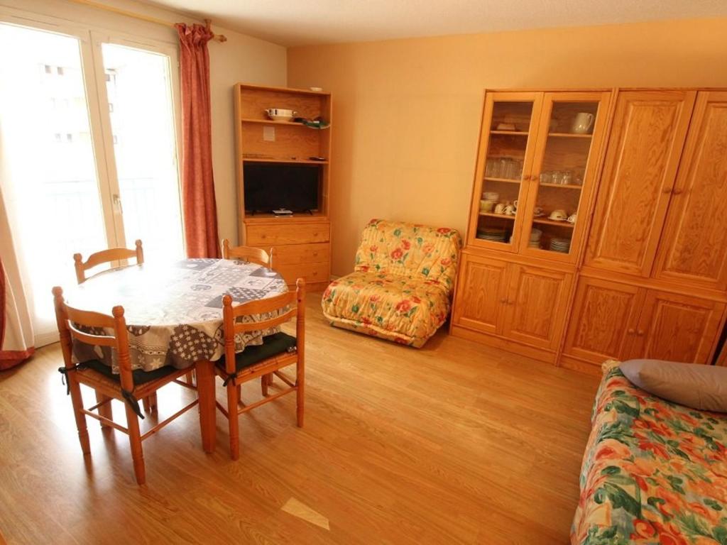 Appartement Bagnères-de-Luchon, 2 pièces, 4 personnes - FR-1-313-141 RES. HOTEL DE FRANCE - APPART 31 10 ALLEES D'ETIGNY, 31110 Luchon