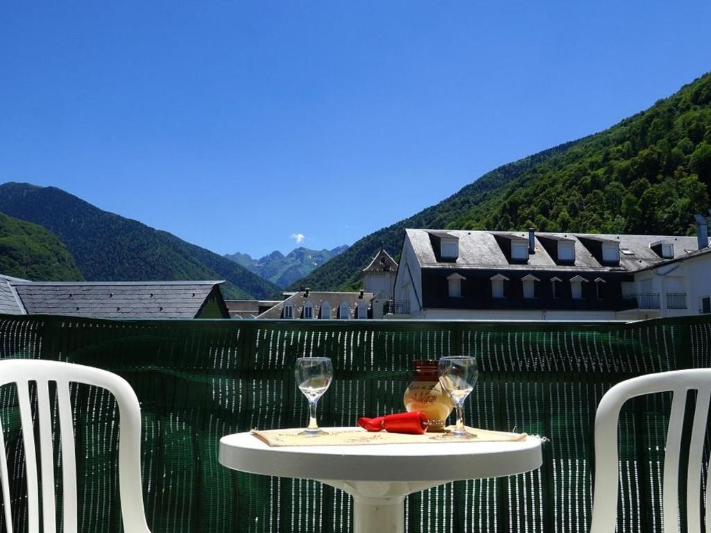 Appartement Bagnères-de-Luchon, 2 pièces, 4 personnes - FR-1-313-151 RES SACARON 1 - APPART 33 67 ALLEES D'ETIGNY - Entrée AB, 31110 Luchon