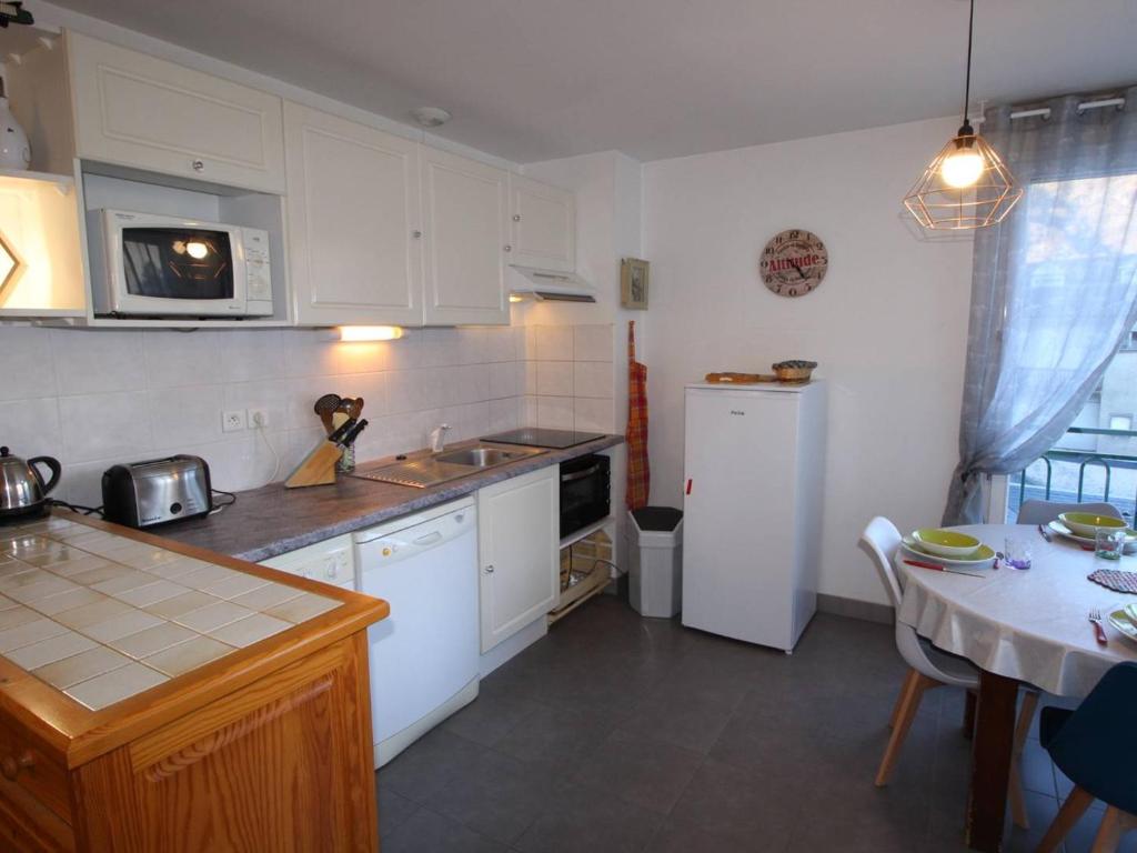 Appartement Bagnères-de-Luchon, 3 pièces, 6 personnes - FR-1-313-150 RES. HOTEL DES BAINS - APPART 209 75, Allées d'Etigny, 31110 Luchon