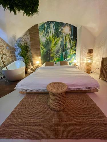 Appartement baignoire ilot / table de massage vieil Antibes