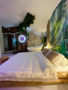 Appartement baignoire ilot / table de massage vieil Antibes