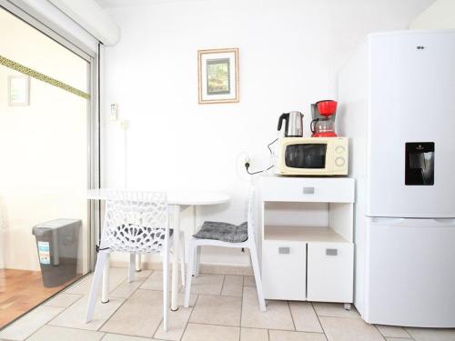Appartement Balaruc-les-Bains, 1 pièce, 2 personnes - FR-1-553-10