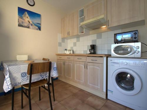 Appartement Balaruc-les-Bains, 1 pièce, 2 personnes - FR-1-553-77