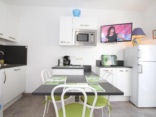 Appartement Balaruc-les-Bains, 1 pièce, 4 personnes - FR-1-553-125