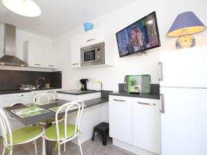 Appartement Balaruc-les-Bains, 1 pièce, 4 personnes - FR-1-553-125