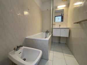 Appartement Balaruc-les-Bains, 2 pièces, 4 personnes - FR-1-503-151