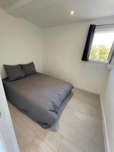 appartement bas de villa avec piscine privée partagée proche bord de mer