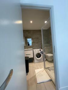 appartement bas de villa avec piscine privée partagée proche bord de mer