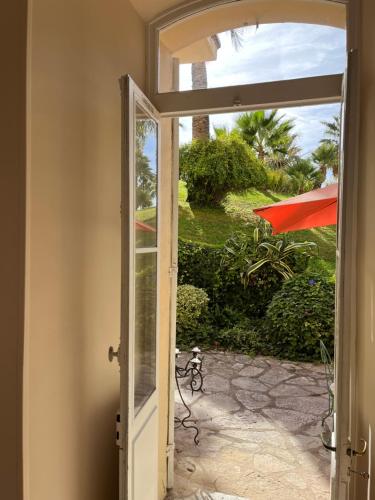 Appartement belle époque avec patio privé
