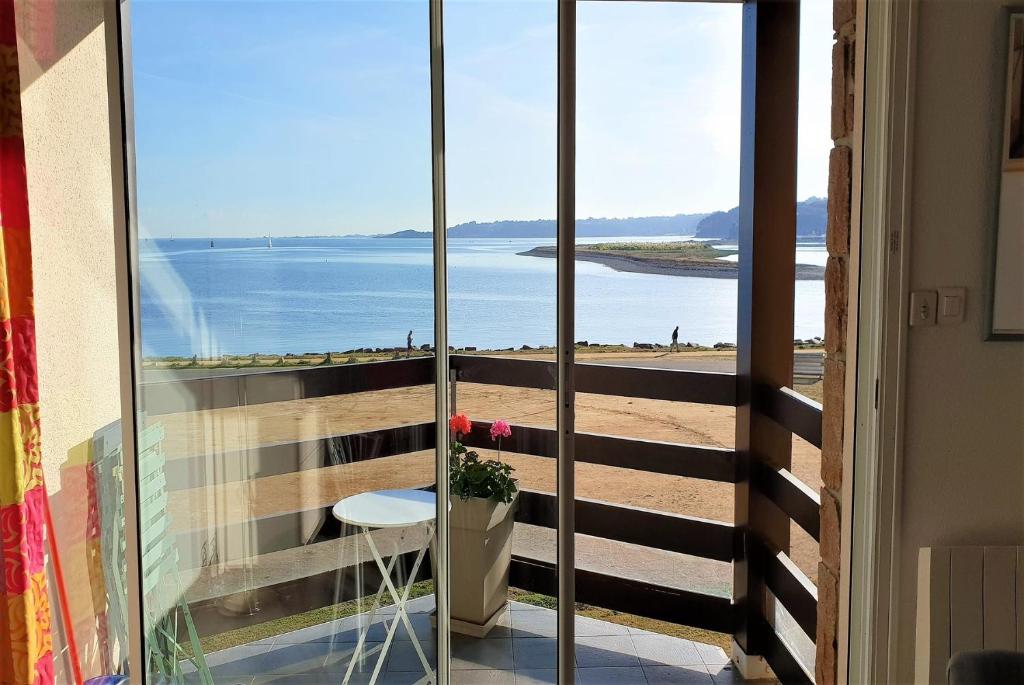 Appartement belle vue sur mer 3 étoiles à PERROS-GUIREC - ref 836 12 rue Ernest Renan, 22700 Perros-Guirec