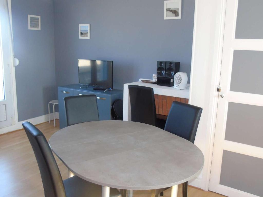 Appartement Berck-Plage, 2 pièces, 5 personnes - FR-1-674-12 24 Esplanade Parmentier 3ème Etage Droit, 62600 Berck-sur-Mer