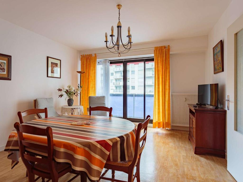Appartement Biarritz, 3 pièces, 4 personnes - FR-1-3-550 3 RUE DU 18 JUIN 1940 RES MARIGNY BAT B 1ER étage, 1ère porte à droite, 64200 Biarritz