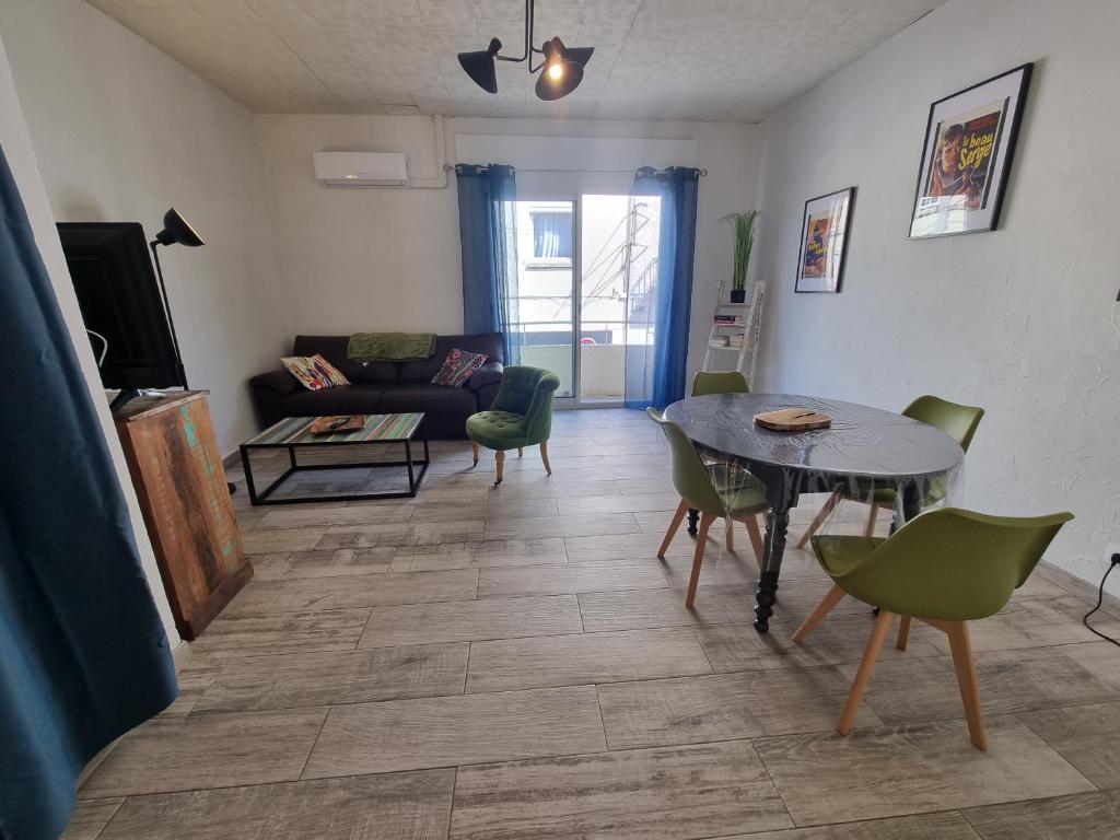 Appartement Bohême climatisé et sa terrasse 4 Rue du Velodrome, 66100 Perpignan