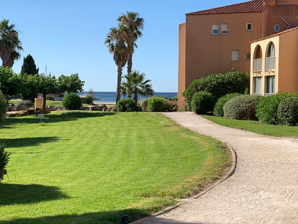 Appartement Bord de mer SCI NAOE 232 rue du Forum Super Croisette 1,entrée Nord, Appartement 14, 83250 La Londe-les-Maures