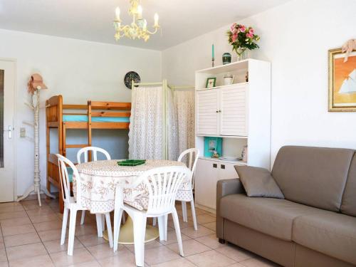 Appartement Bormes-les-Mimosas, 1 pièce, 4 personnes - FR-1-251-394