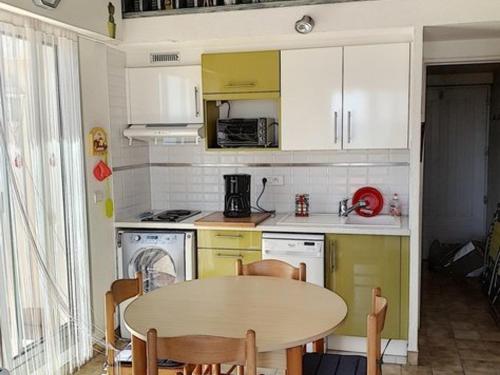 Appartement Bormes-les-Mimosas, 2 pièces, 2 personnes - FR-1-610-38