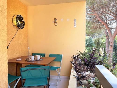 Appartement Bormes-les-Mimosas, 2 pièces, 4 personnes - FR-1-251-121