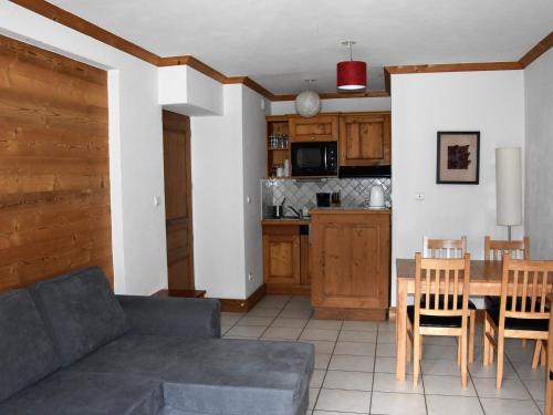 Appartement Bozel, 2 pièces, 4 personnes - FR-1-464-13
