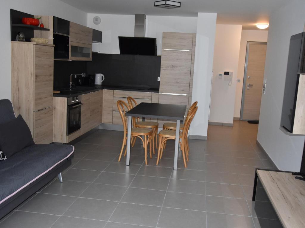 Appartement Bozel, 2 pièces, 4 personnes - FR-1-464-81 RÃ©sidence Le Pays Sage - 131 Route De Pralognan -, 73350 Bozel