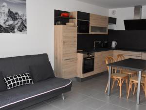 Appartement Bozel, 2 pièces, 4 personnes - FR-1-464-81