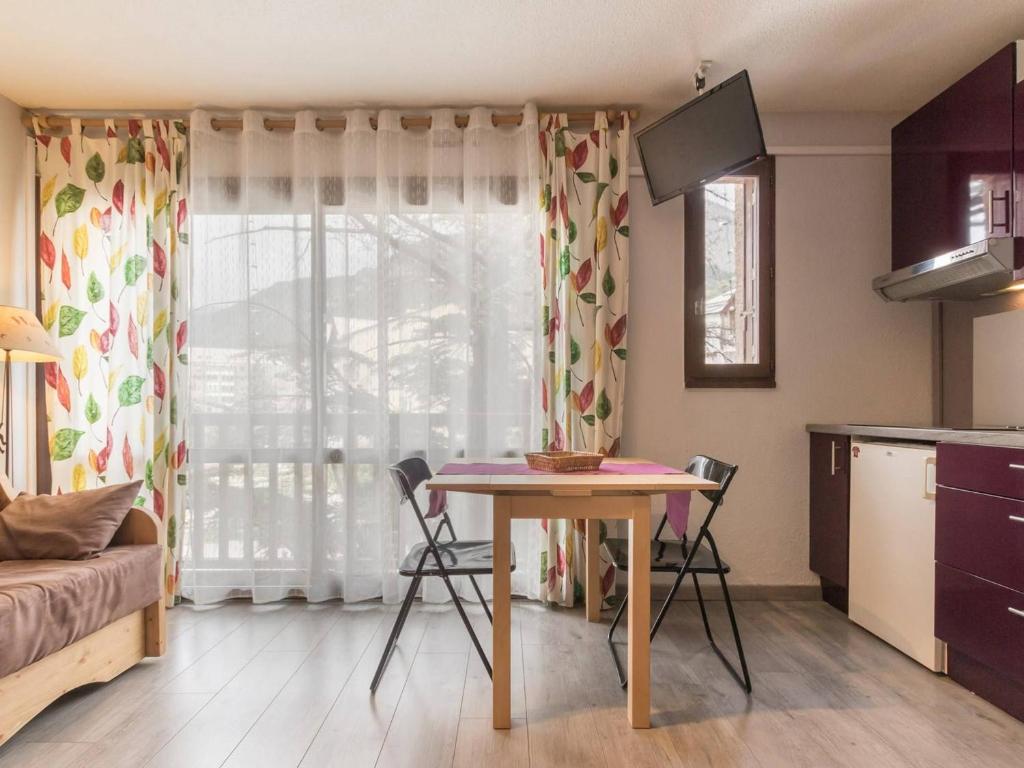 Appartement Briançon, 1 pièce, 3 personnes - FR-1-330C-21 8 Rue Barthélémy Chaix - -, 05100 Briançon